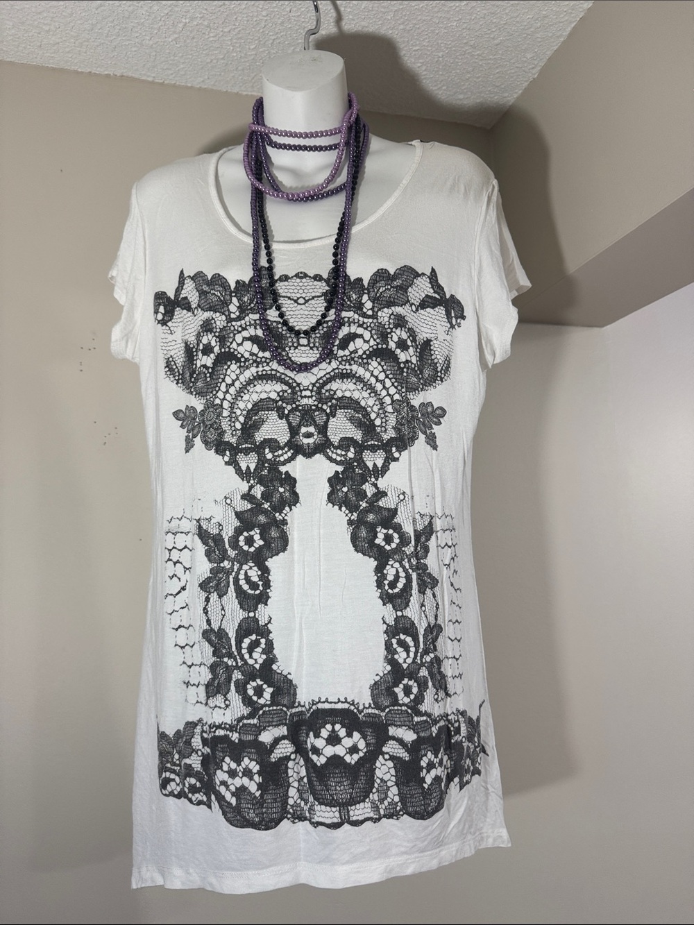 Y2K Kesha White Short-Sleeve Lace-Print Tee